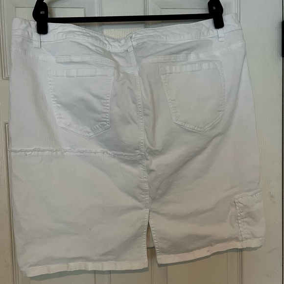 Lame Bryant White Denim Skirt with Distressed Trimming - Picture 4 of 5